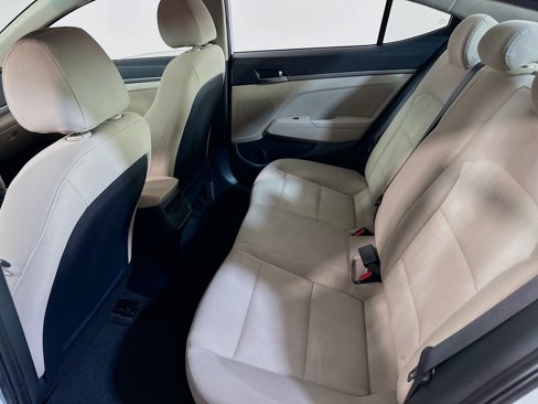 Used 2017 Hyundai Elantra SE image 18