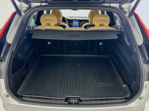 Certified 2022 Volvo XC60 B5 Inscription w/ Advanced Package image 24