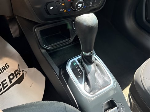 Used 2018 Jeep Renegade Altitude image 16