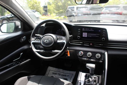 Used 2023 Hyundai Elantra SE image 39