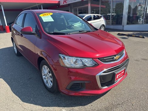Used 2019 Chevrolet Sonic LT w/ Convenience Package image 3