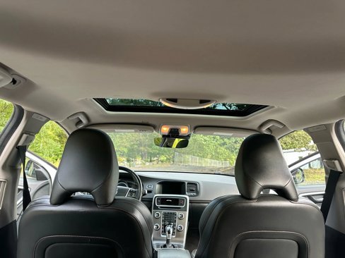 Used 2016 Volvo V60 T5 Cross Country image 20