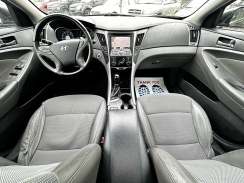 Used 2013 Hyundai Sonata SE w/ Navigation & Sunroof Pkg image 16