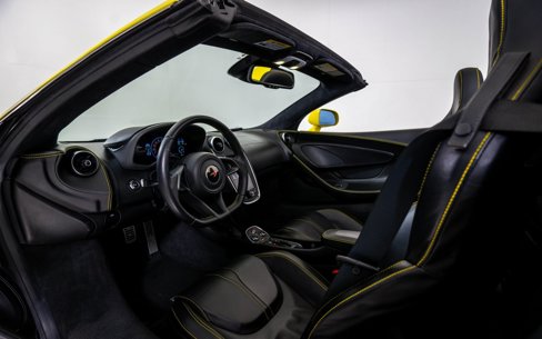 Used 2018 McLaren 570S Spider image 18