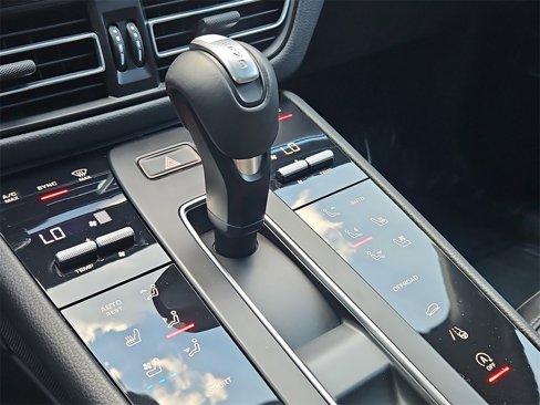 Used 2024 Porsche Macan image 32