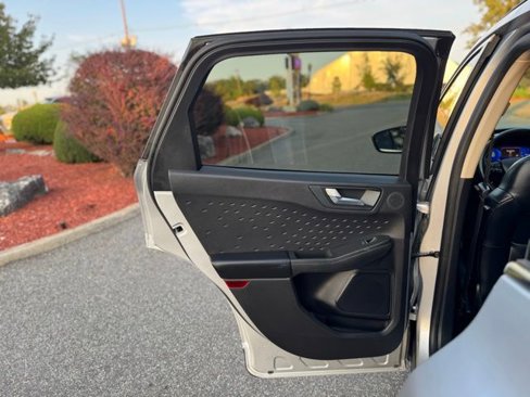 Used 2020 Ford Escape Titanium image 23