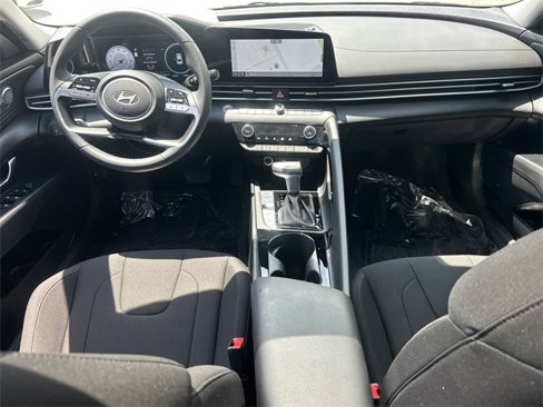 Certified 2025 Hyundai Elantra SEL image 15