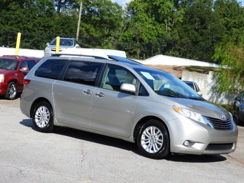 Used 2015 Toyota Sienna XLE image 20