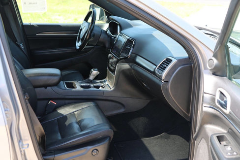 Used 2020 Jeep Grand Cherokee Limited w/ Luxury Group II image 11