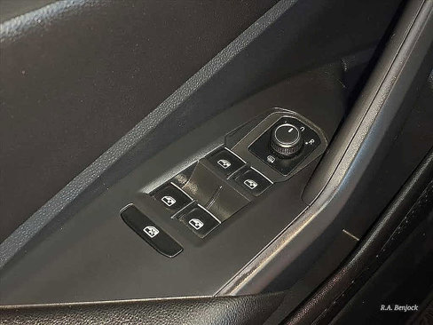 Used 2021 Volkswagen Jetta SE image 19