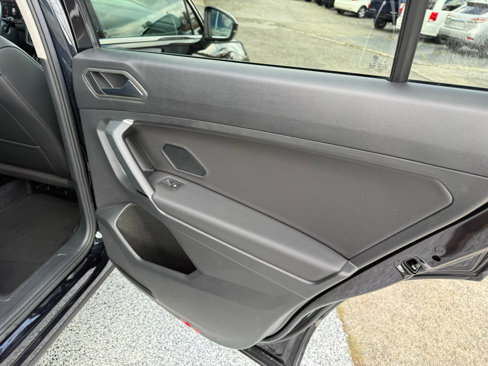 Used 2019 Volkswagen Tiguan SEL w/ 3rd Row Seat Package image 17