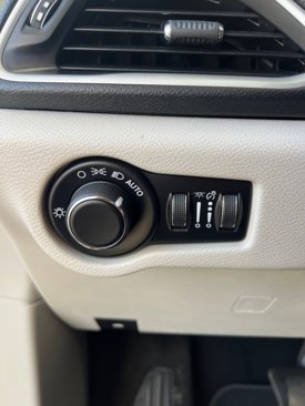 Used 2020 Chrysler Voyager Lxi image 29