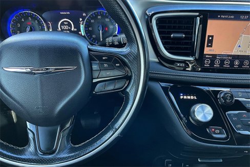 Used 2019 Chrysler Pacifica Limited image 19