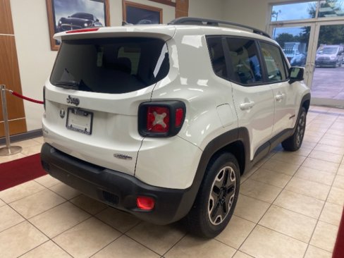 Used 2015 Jeep Renegade Latitude w/ Popular Equipment Group image 3