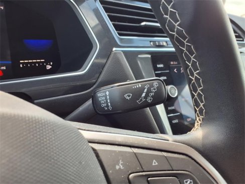 Used 2022 Volkswagen Tiguan SE image 13