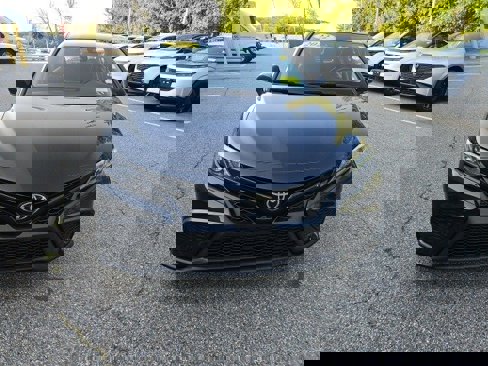 Used 2022 Toyota Camry SE image 3