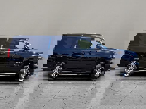 Used 2019 Chevrolet Suburban LT image 3