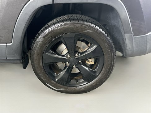 Used 2017 Jeep Cherokee Altitude image 11