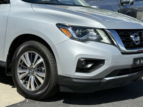 Used 2019 Nissan Pathfinder SL image 2