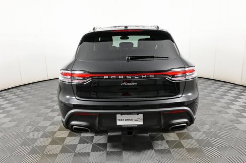 Used 2025 Porsche Macan image 31