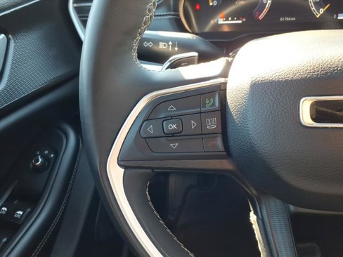 Used 2023 Jeep Grand Cherokee L Laredo image 14