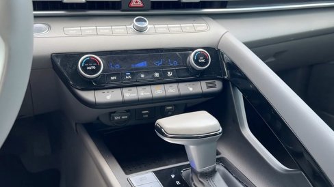 Used 2023 Hyundai Elantra SEL w/ Convenience Package image 29