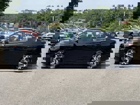 Used 2022 Subaru Legacy image 2