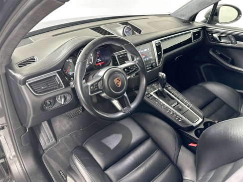 Certified 2018 Porsche Macan Turbo image 4