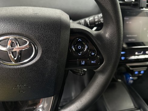 Used 2021 Toyota Prius LE image 18