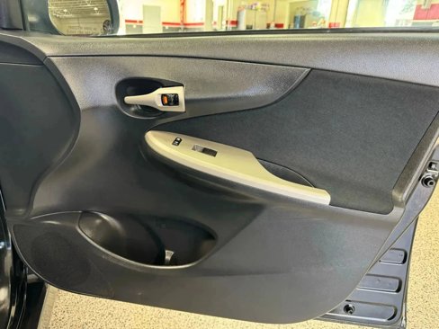 Used 2010 Toyota Corolla S image 40