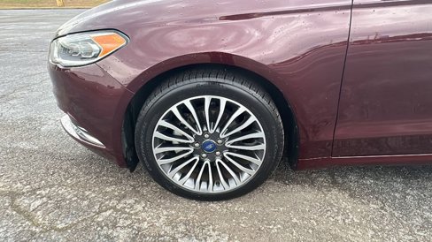 Used 2018 Ford Fusion SE w/ Fusion SE Technology Package image 9