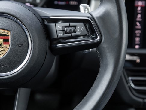 Certified 2022 Porsche Macan image 16