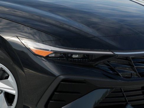 New 2025 Hyundai Elantra SE image 9