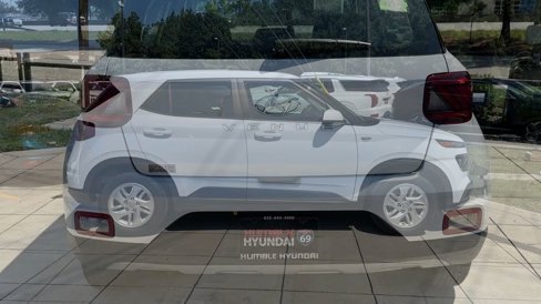 Certified 2024 Hyundai Venue SE image 16