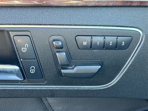 Used 2013 Mercedes-Benz E 350 4MATIC Sedan image 21