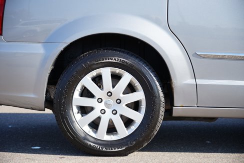 Used 2015 Chrysler Town & Country Touring image 11