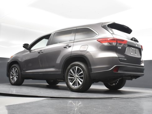 Used 2019 Toyota Highlander XLE image 12