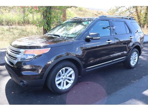 Used 2014 Ford Explorer XLT w/ Equipment Group 202A image 2