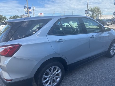 Used 2019 Chevrolet Equinox LS image 3