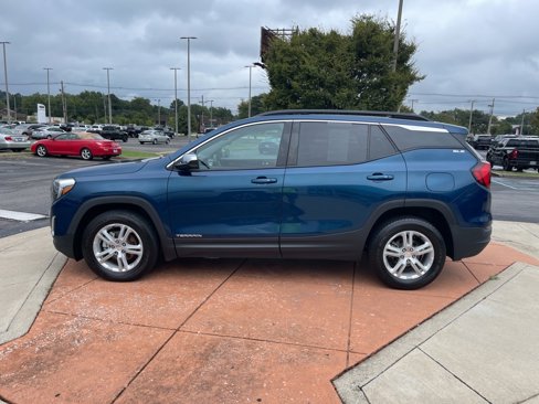 Used 2021 GMC Terrain SLE w/ Driver Convenience Package image 5