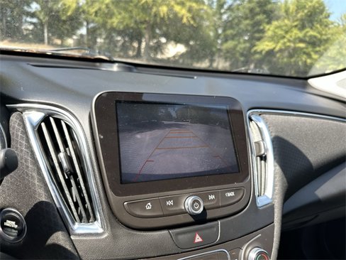 Used 2016 Chevrolet Malibu LT image 17