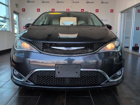 Used 2020 Chrysler Pacifica Touring-L Plus image 3