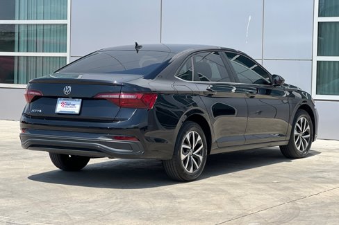 Used 2022 Volkswagen Jetta S image 4