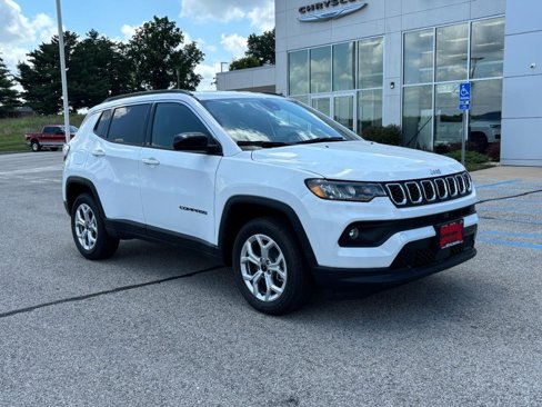 New 2025 Jeep Compass Latitude image 2