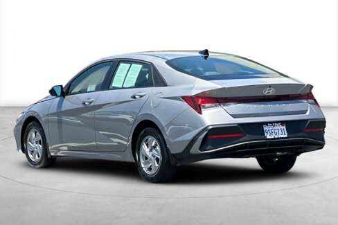 Certified 2025 Hyundai Elantra SE image 4
