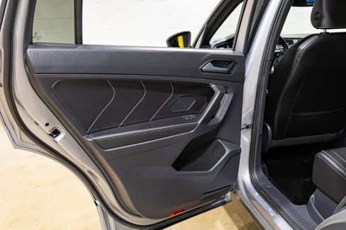 Used 2022 Volkswagen Tiguan SE R-Line image 35
