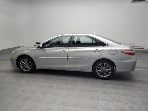 Used 2017 Toyota Camry SE image 3
