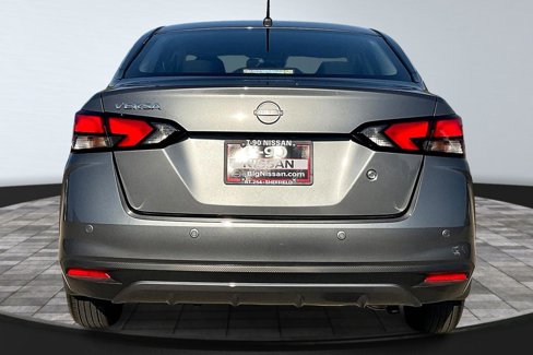 Used 2025 Nissan Versa S w/ Trunk Package image 4