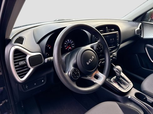 Used 2022 Kia Soul LX image 9
