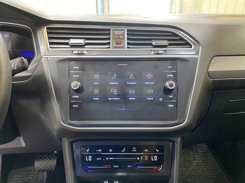 Used 2024 Volkswagen Tiguan SE image 37